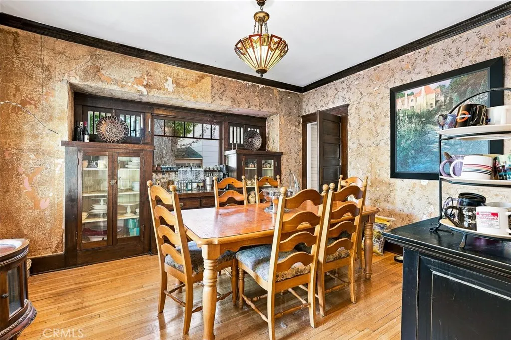 425 W E Street