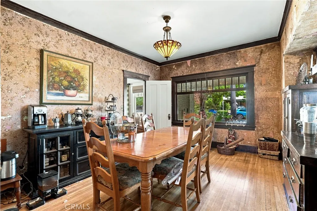 425 W E Street