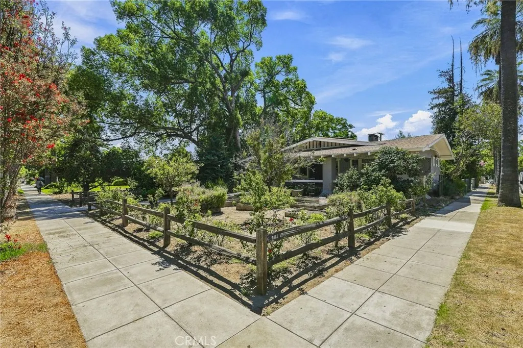 425 W E Street