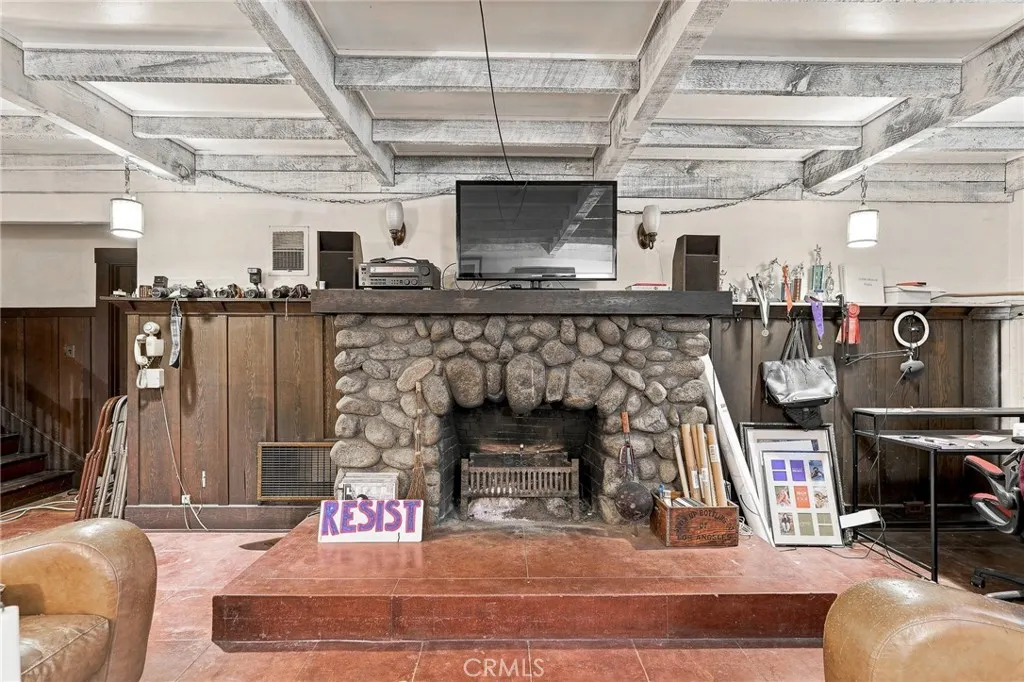 425 W E Street
