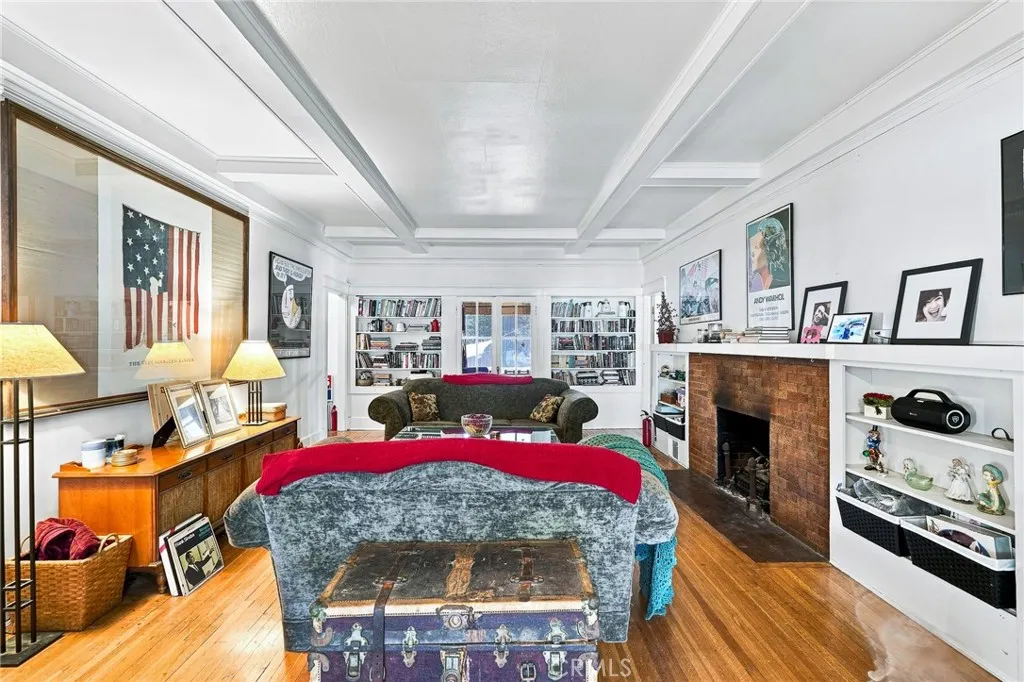 425 W E Street