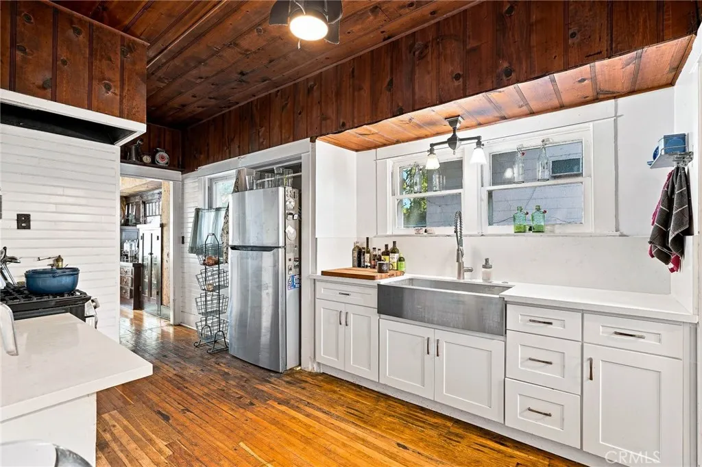 425 W E Street