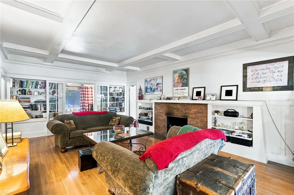 425 W E Street