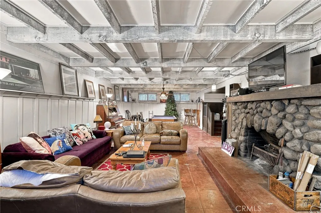 425 W E Street