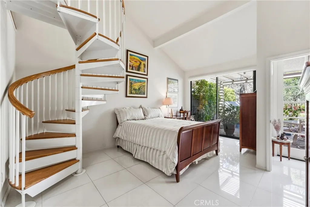 1715 Calle De Oro