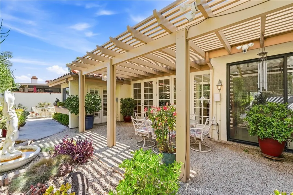 1715 Calle De Oro
