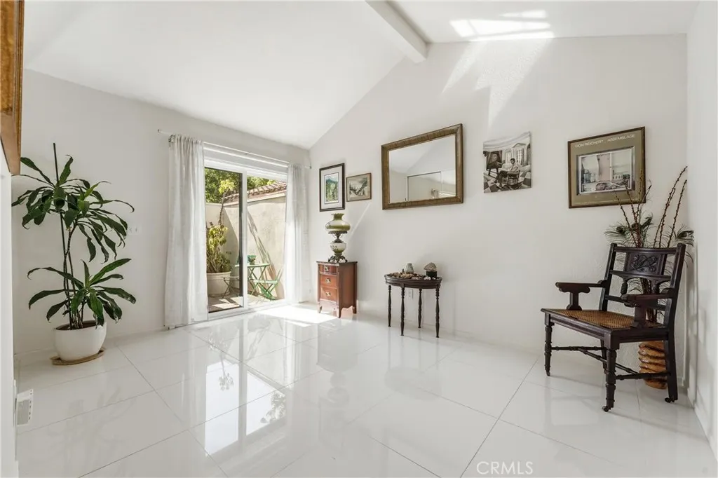 1715 Calle De Oro