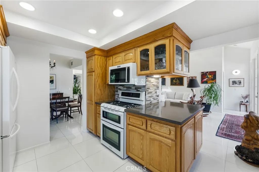 1715 Calle De Oro