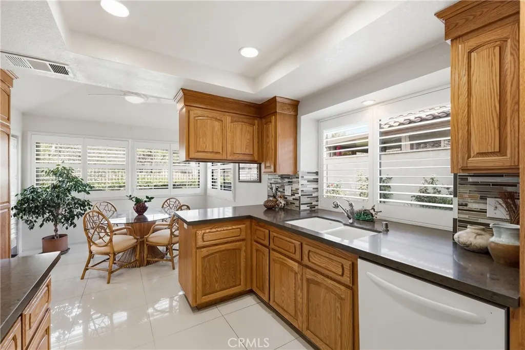 1715 Calle De Oro