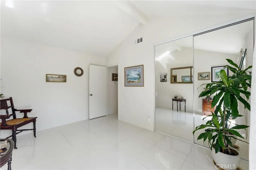 1715 Calle De Oro