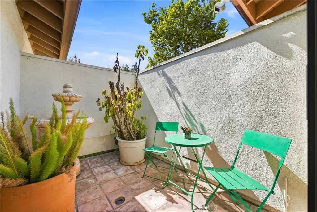 1715 Calle De Oro