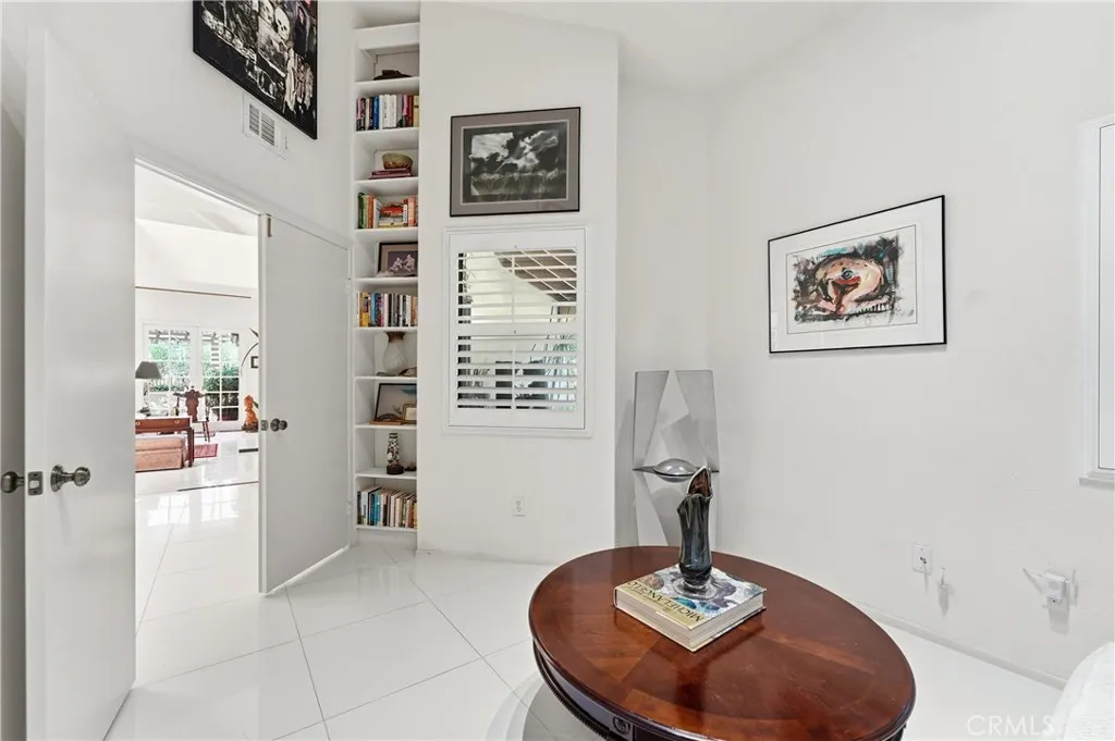 1715 Calle De Oro