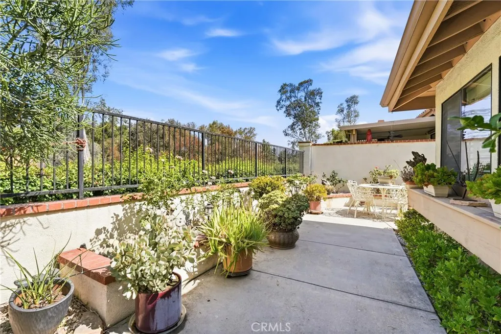 1715 Calle De Oro