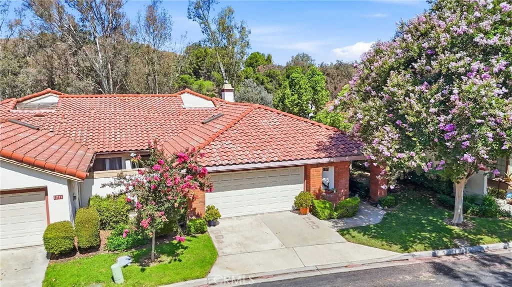 1715 Calle De Oro