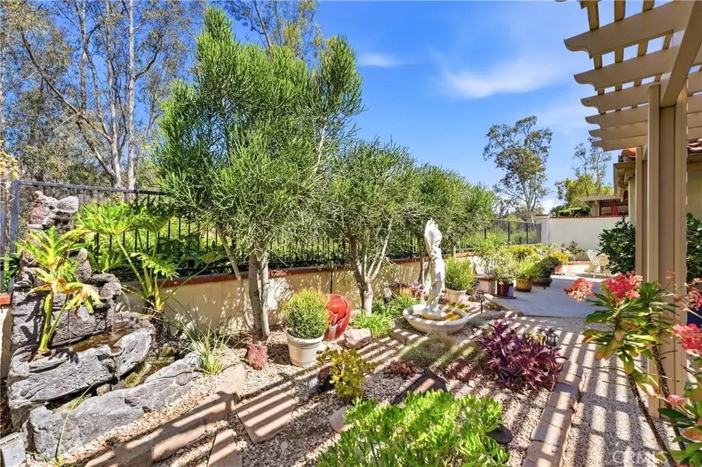 1715 Calle De Oro