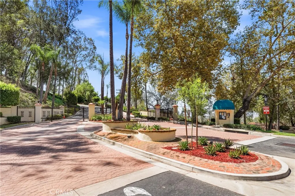 1715 Calle De Oro