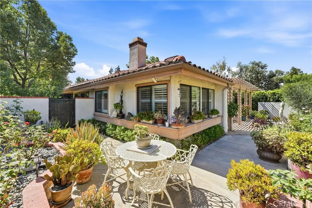 1715 Calle De Oro