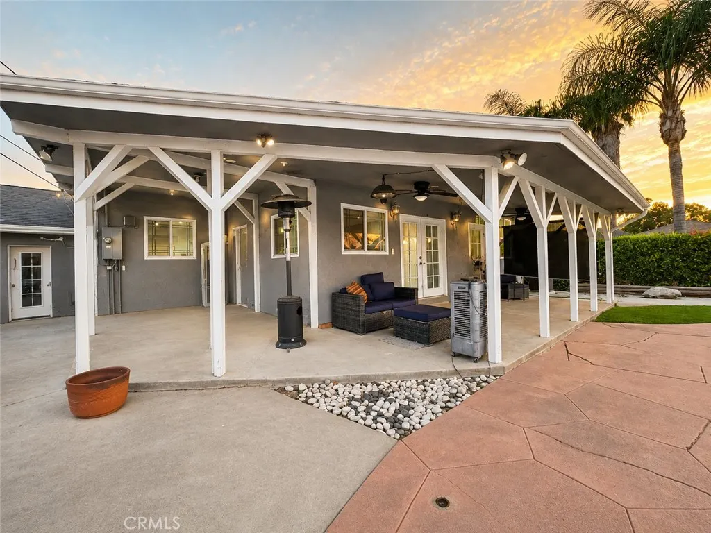 1437 E Vine