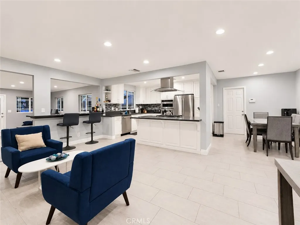 1437 E Vine