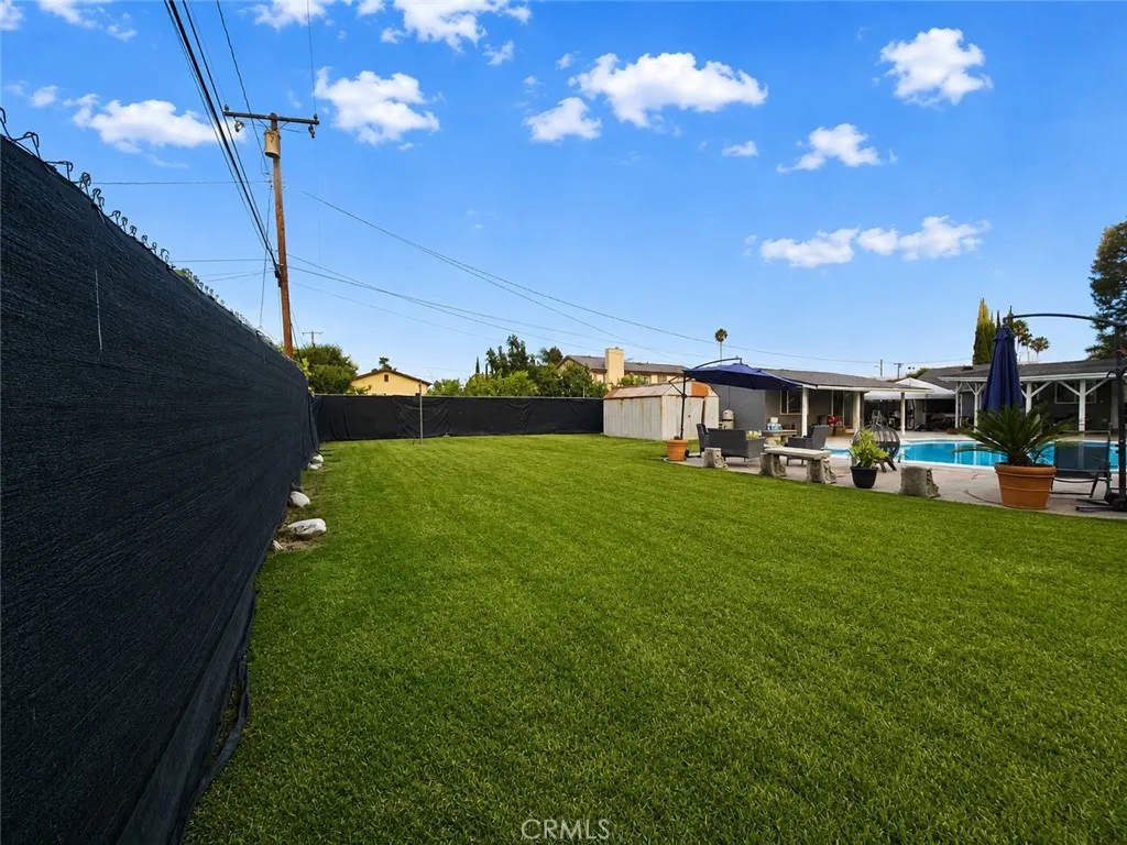 1437 E Vine