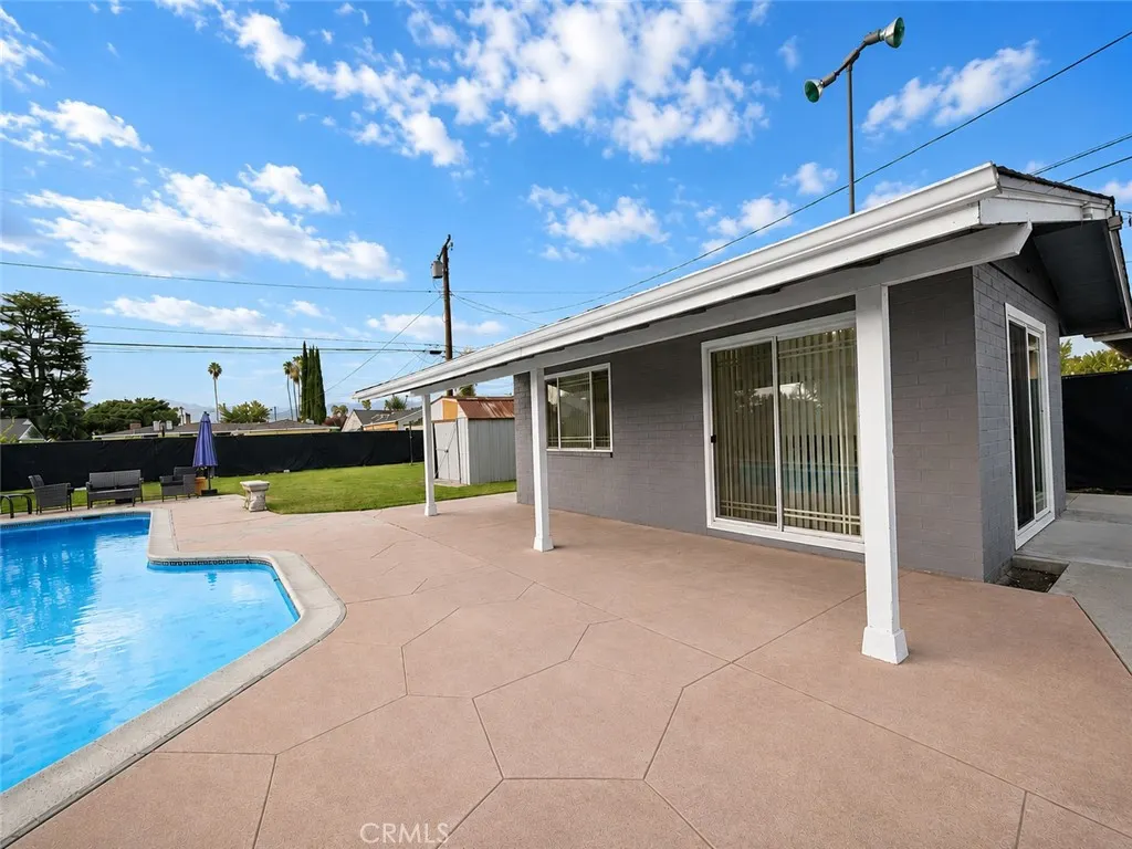 1437 E Vine