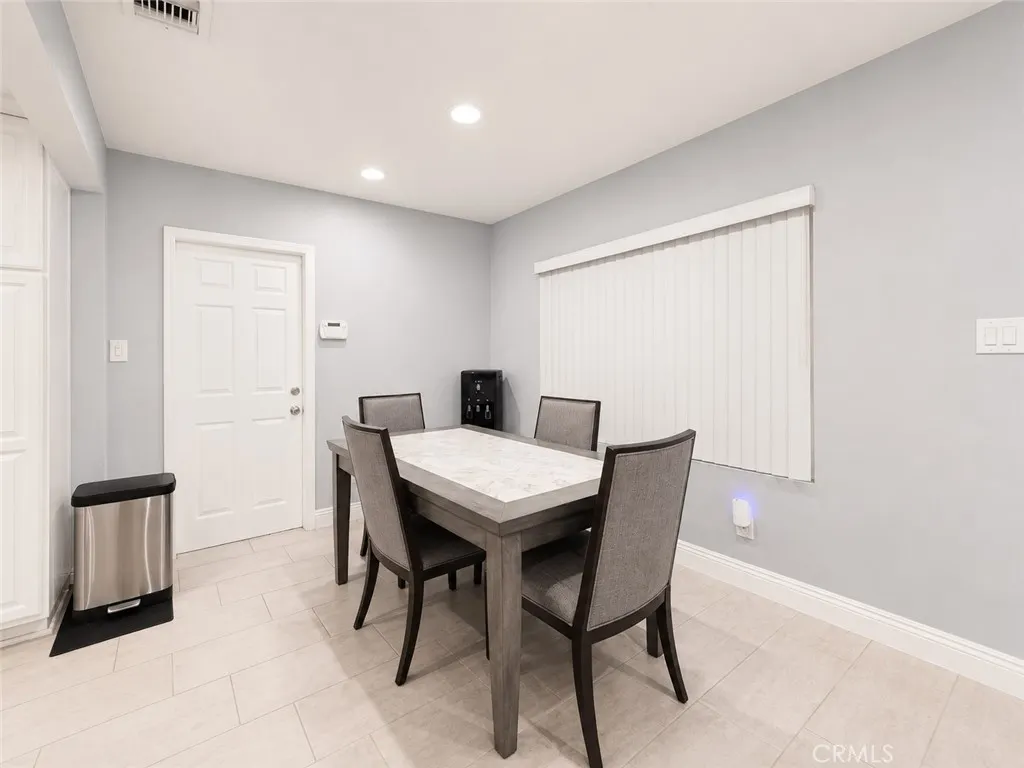 1437 E Vine