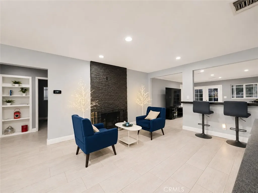 1437 E Vine