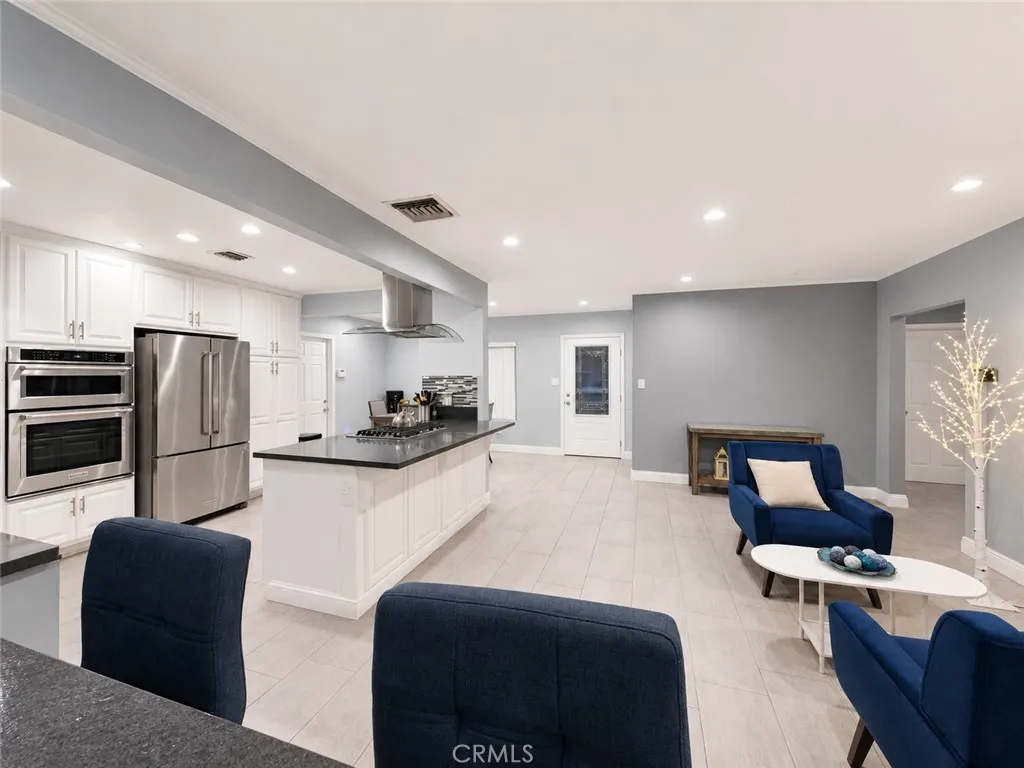 1437 E Vine