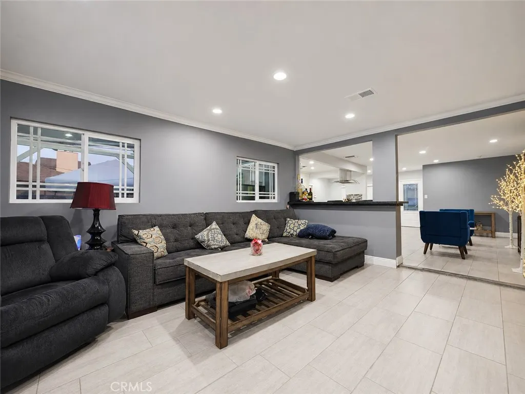 1437 E Vine