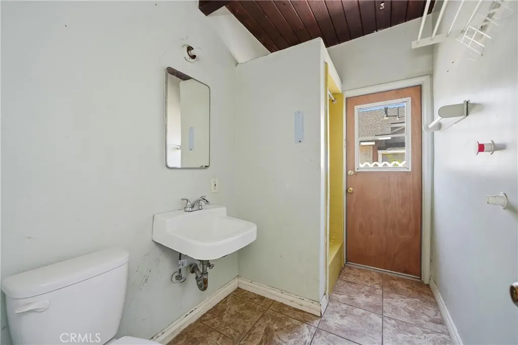 209 N Broadmoor