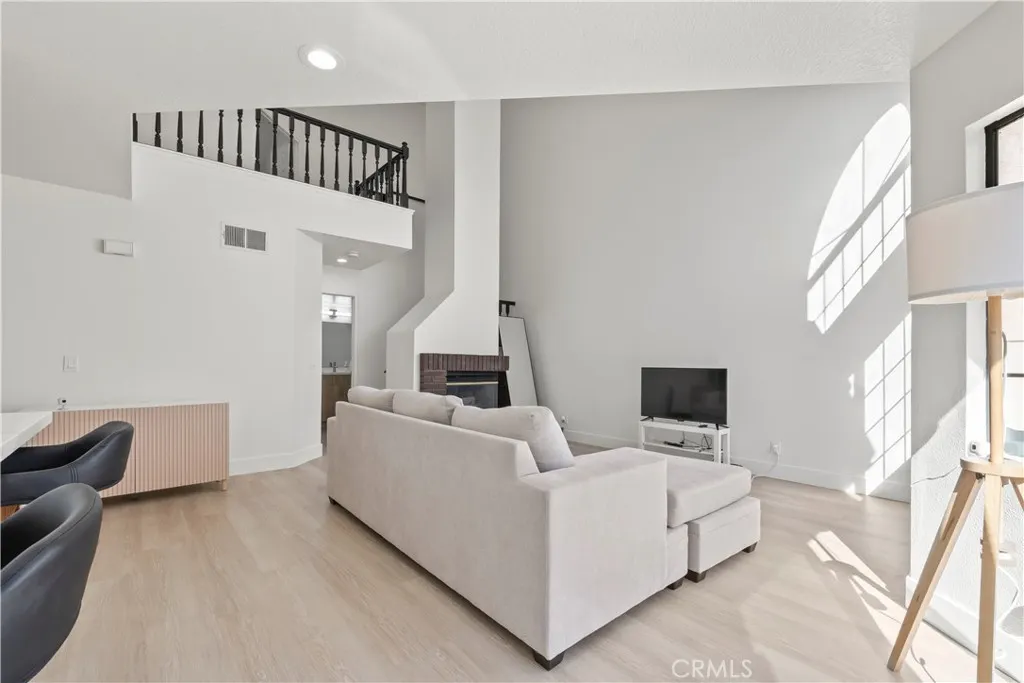 3672 Ivory