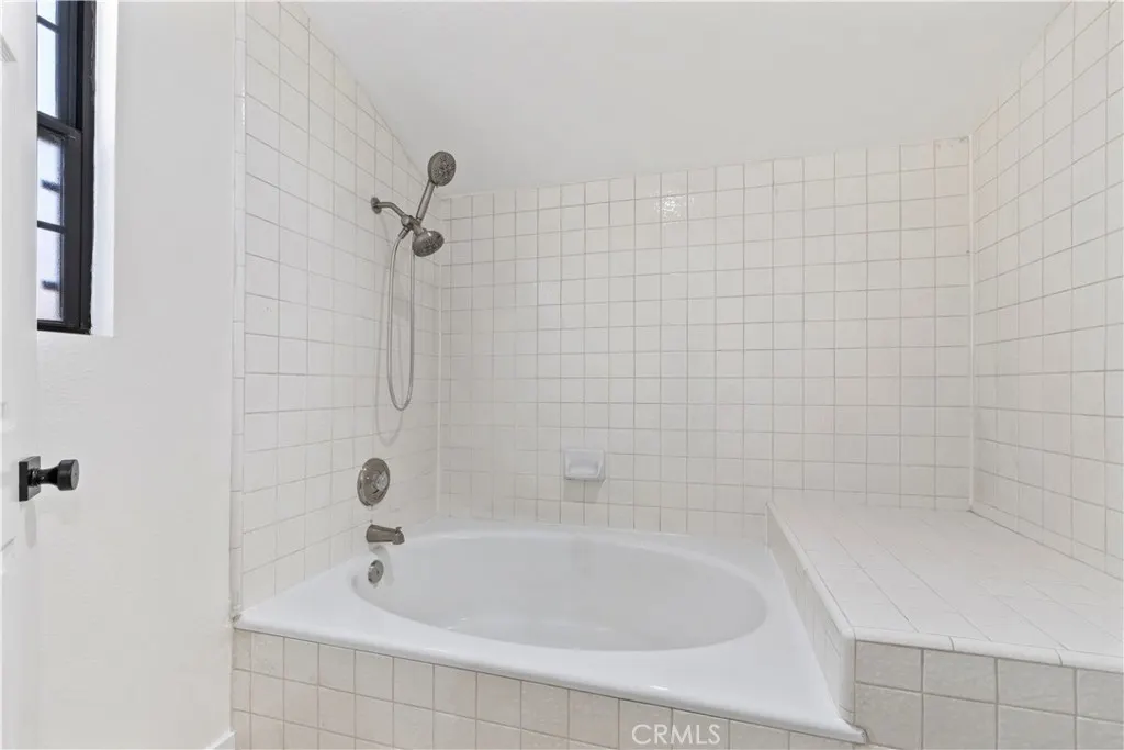 3672 Ivory