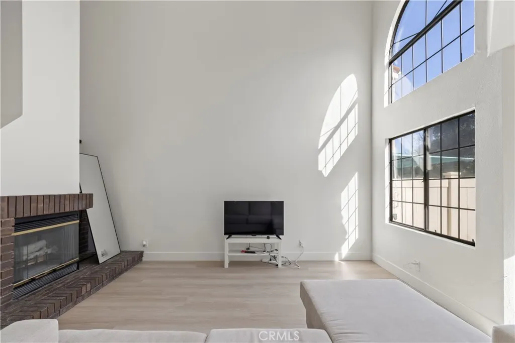 3672 Ivory