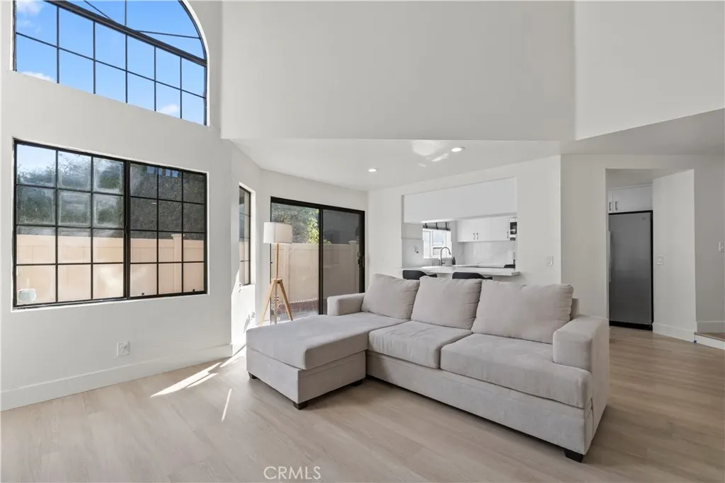 3672 Ivory