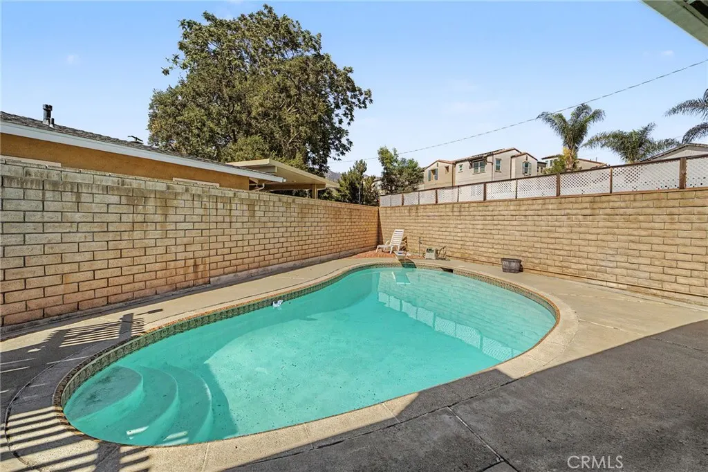 138 N Vecino Avenue