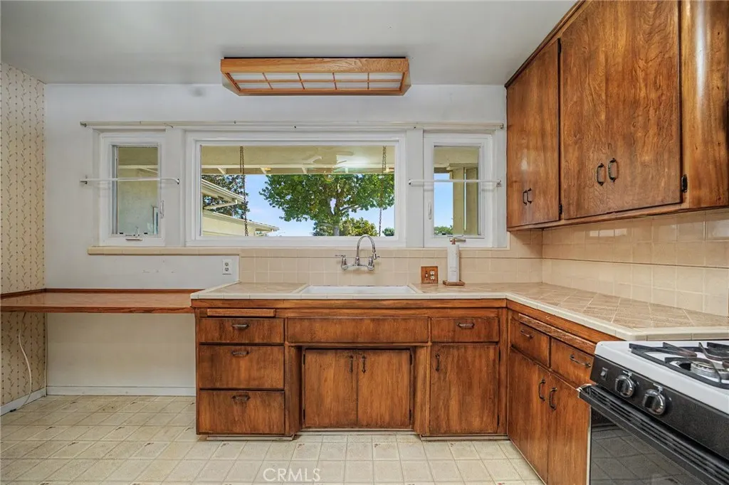 138 N Vecino Avenue