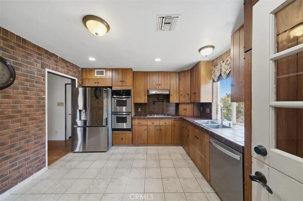 805 N Lyman Avenue