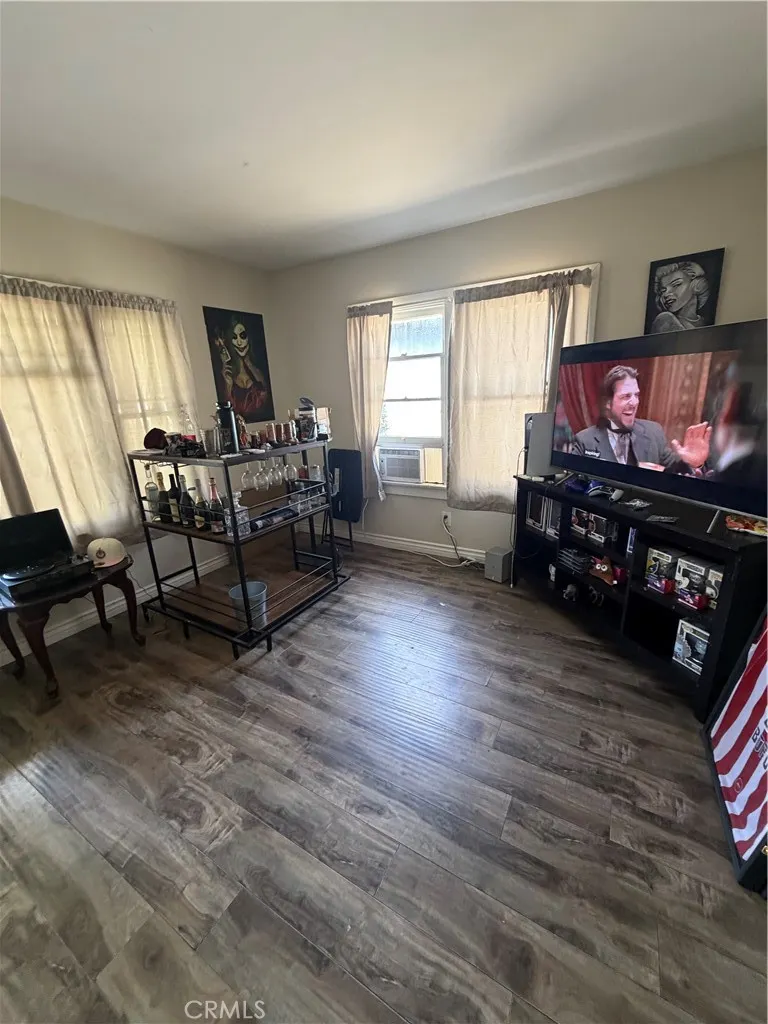 936 N Laurel