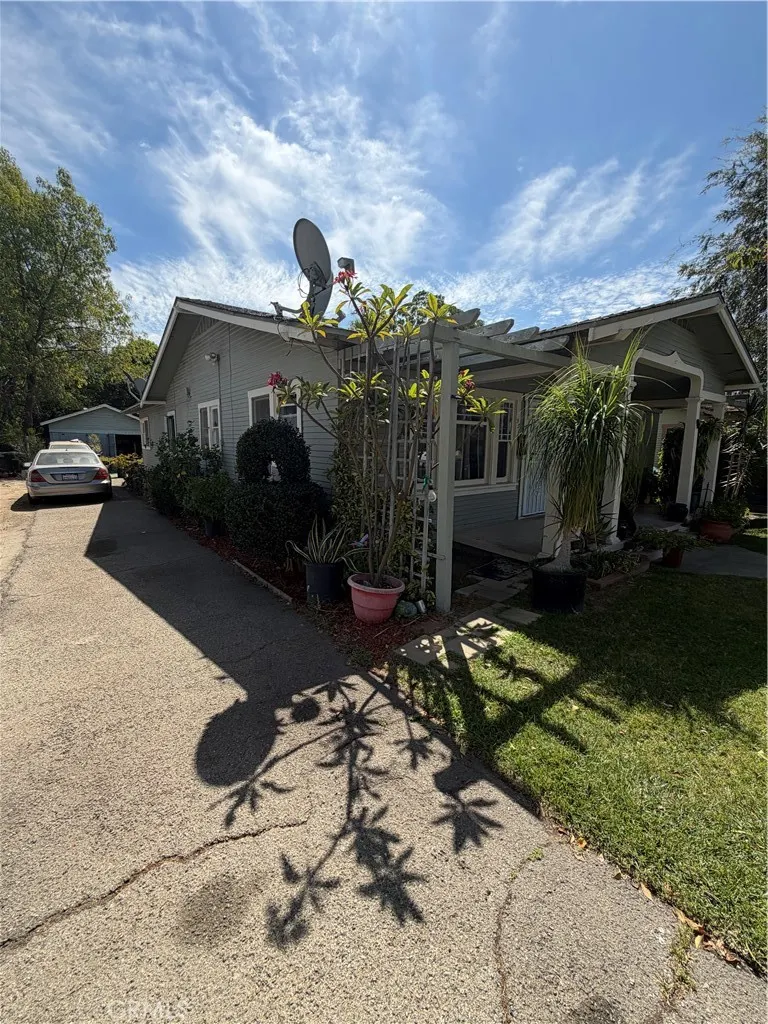 936 N Laurel