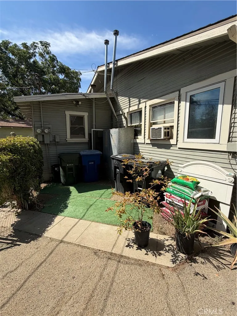 936 N Laurel