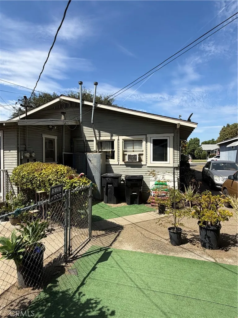 936 N Laurel