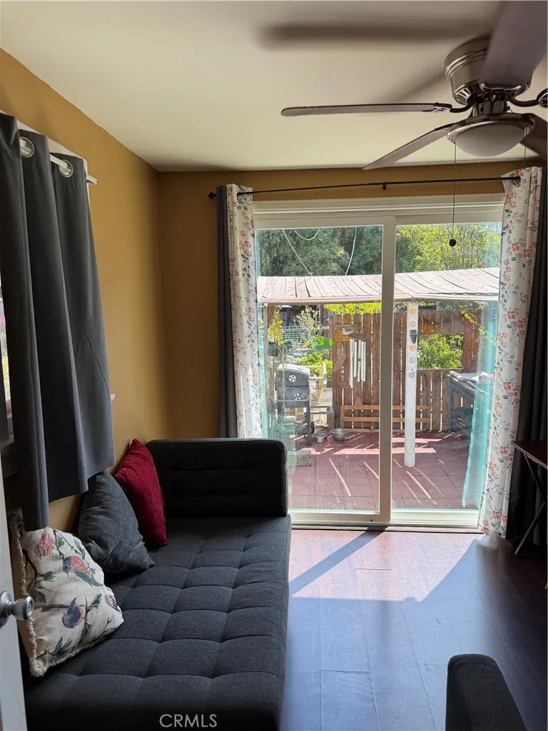 936 N Laurel