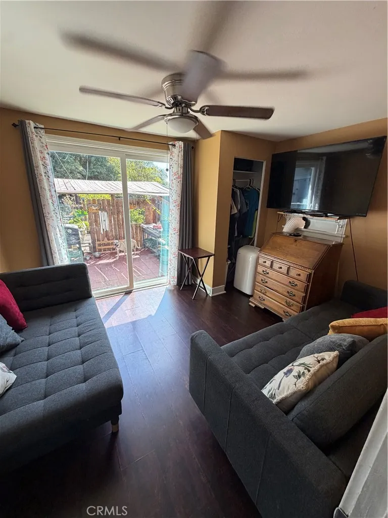 936 N Laurel
