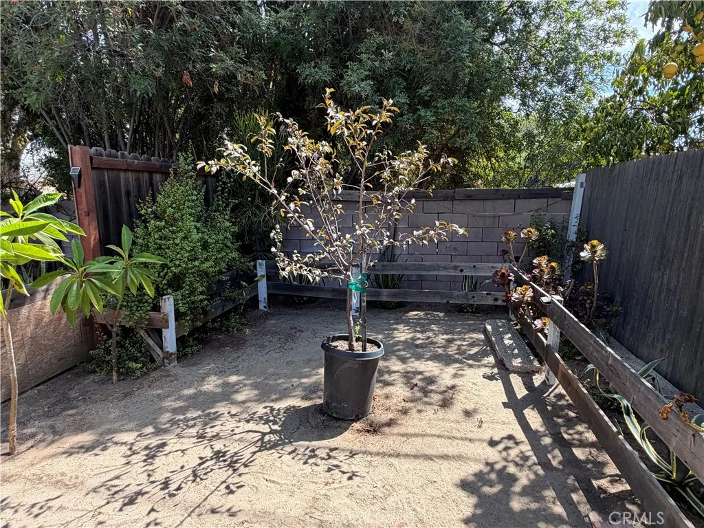 936 N Laurel