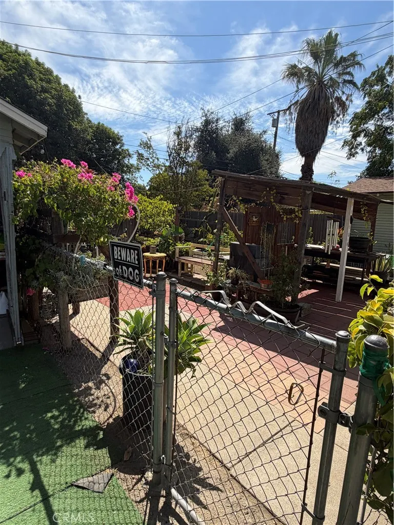 936 N Laurel
