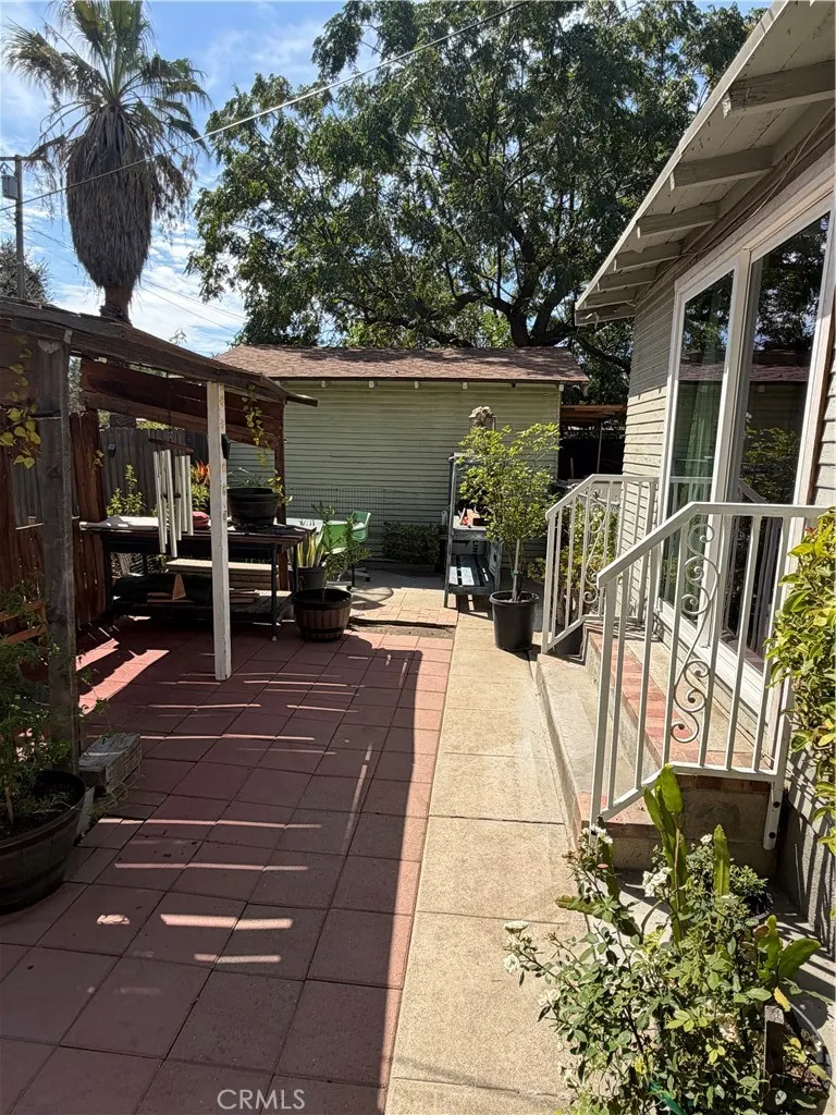 936 N Laurel
