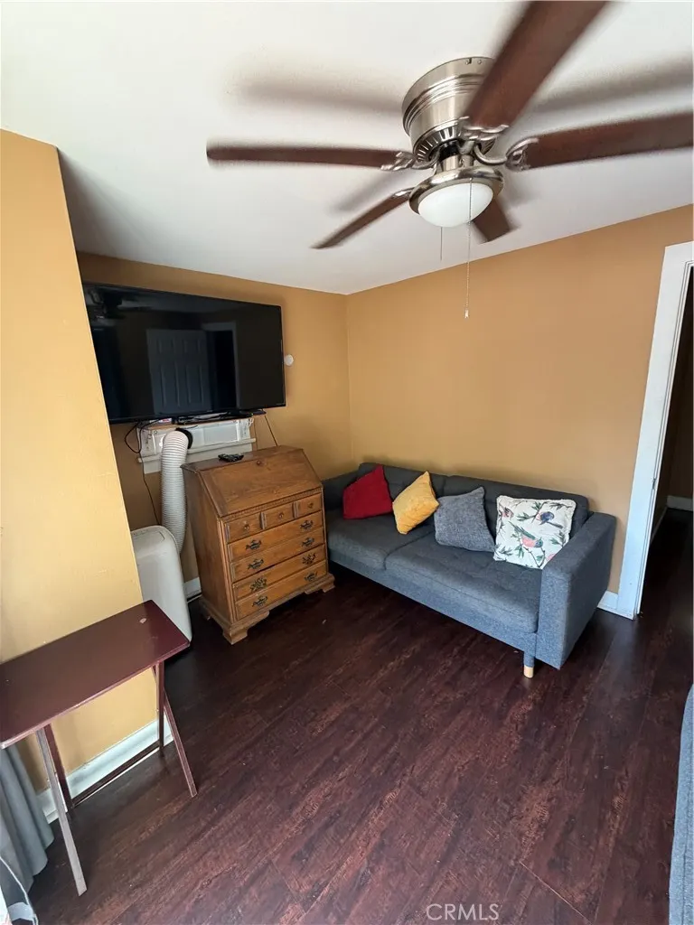 936 N Laurel