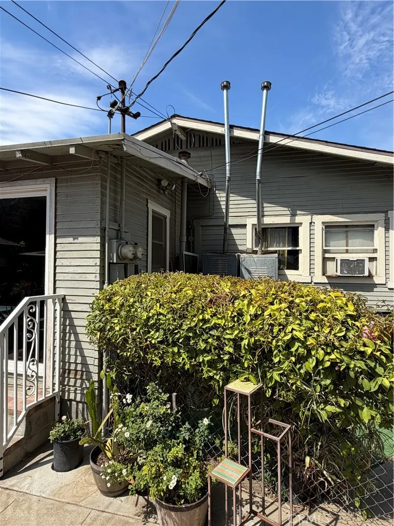 936 N Laurel