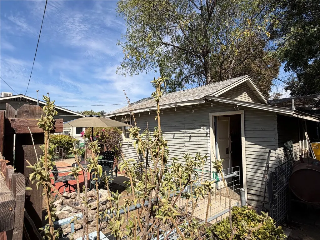 936 N Laurel