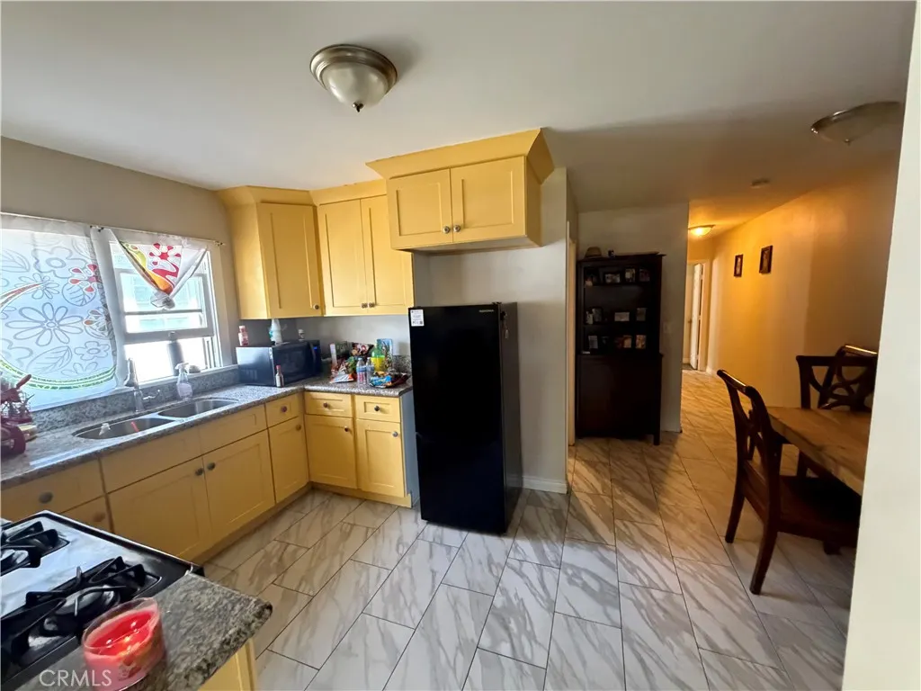 936 N Laurel
